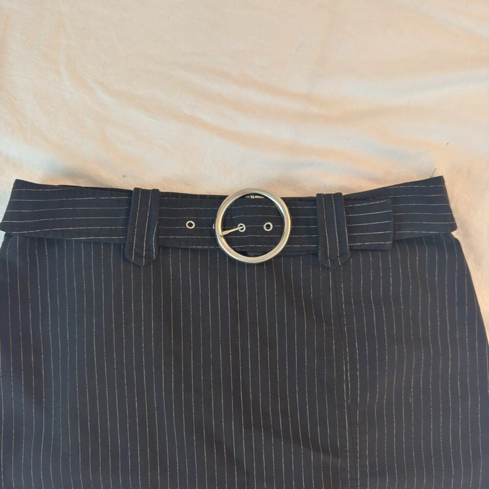 Pinstriped‎ Y2K Midi Skirt with belt - Picture 2 of 6